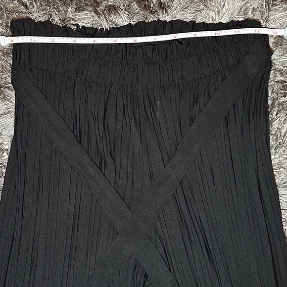 Elegant Black Pleated Pants - Picture 6 of 8